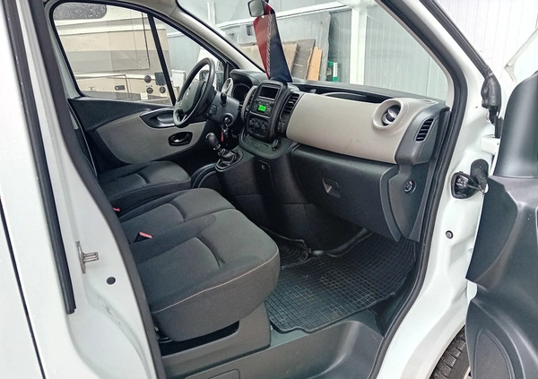 Renault Trafic cena 69900 przebieg: 105000, rok produkcji 2015 z Jędrzejów małe 436